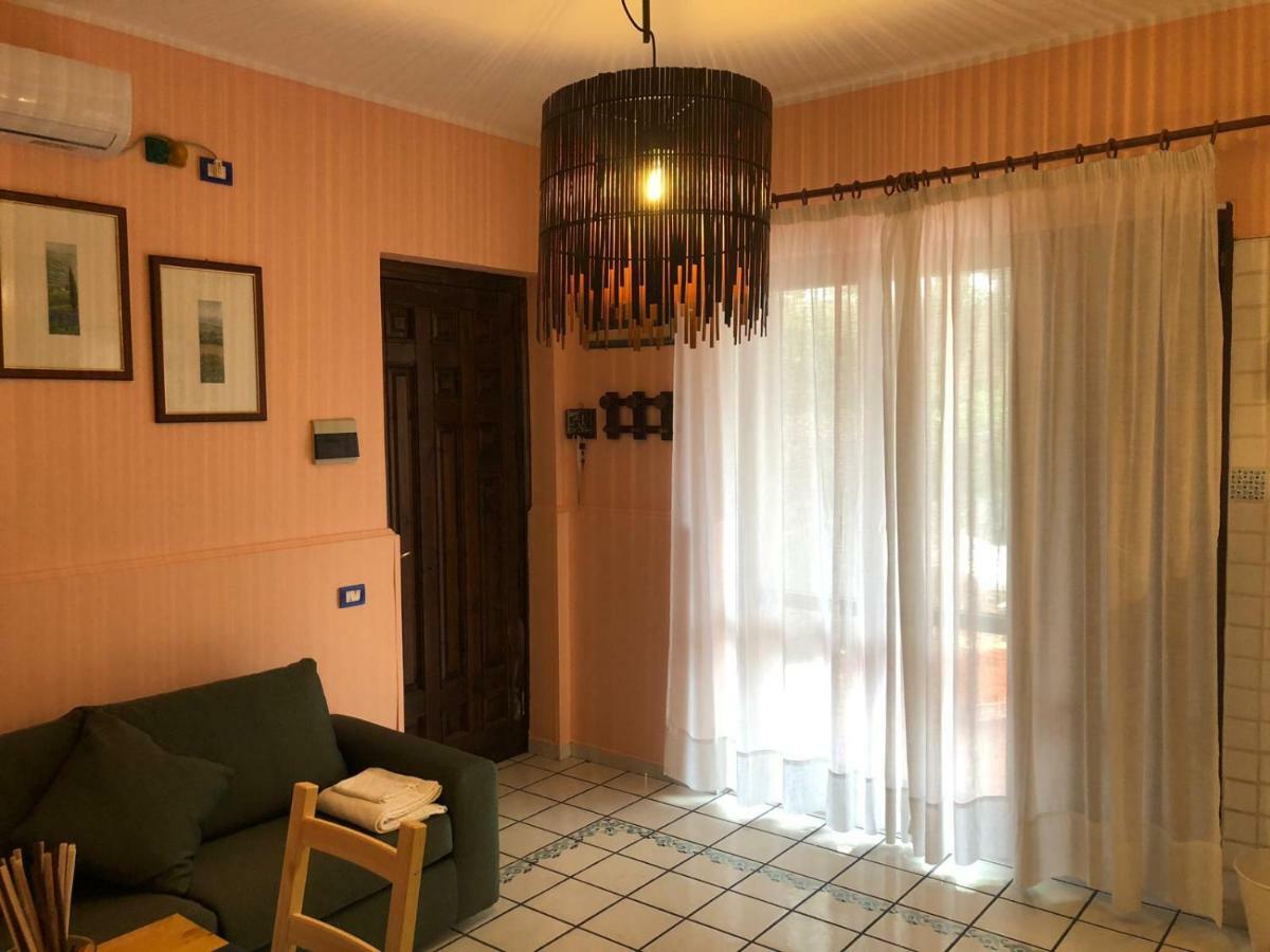 Chloe'S Apartment Acireale Ngoại thất bức ảnh