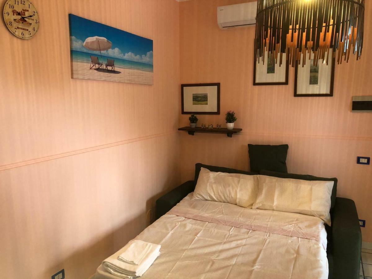 Chloe'S Apartment Acireale Ngoại thất bức ảnh