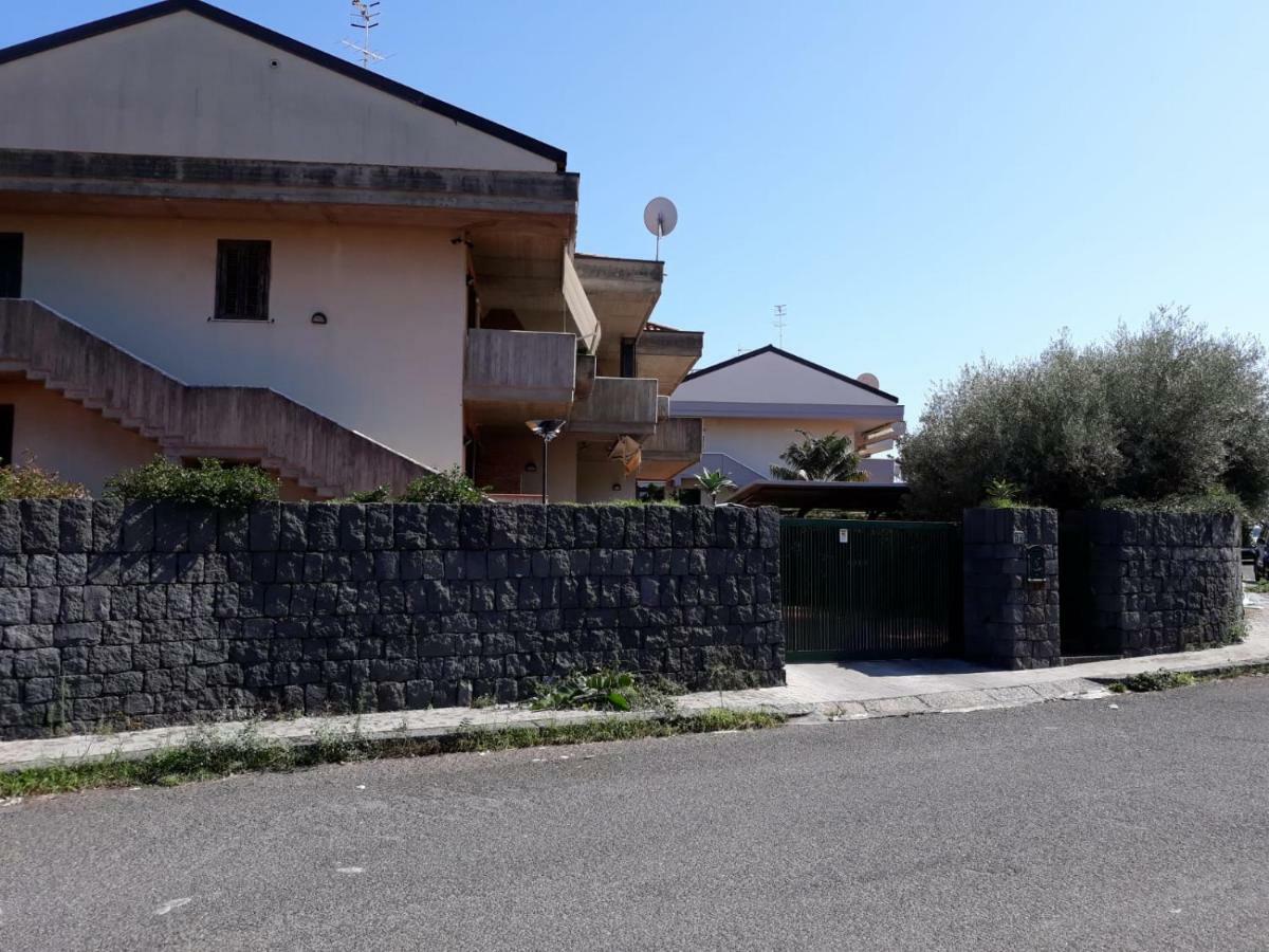 Chloe'S Apartment Acireale Ngoại thất bức ảnh