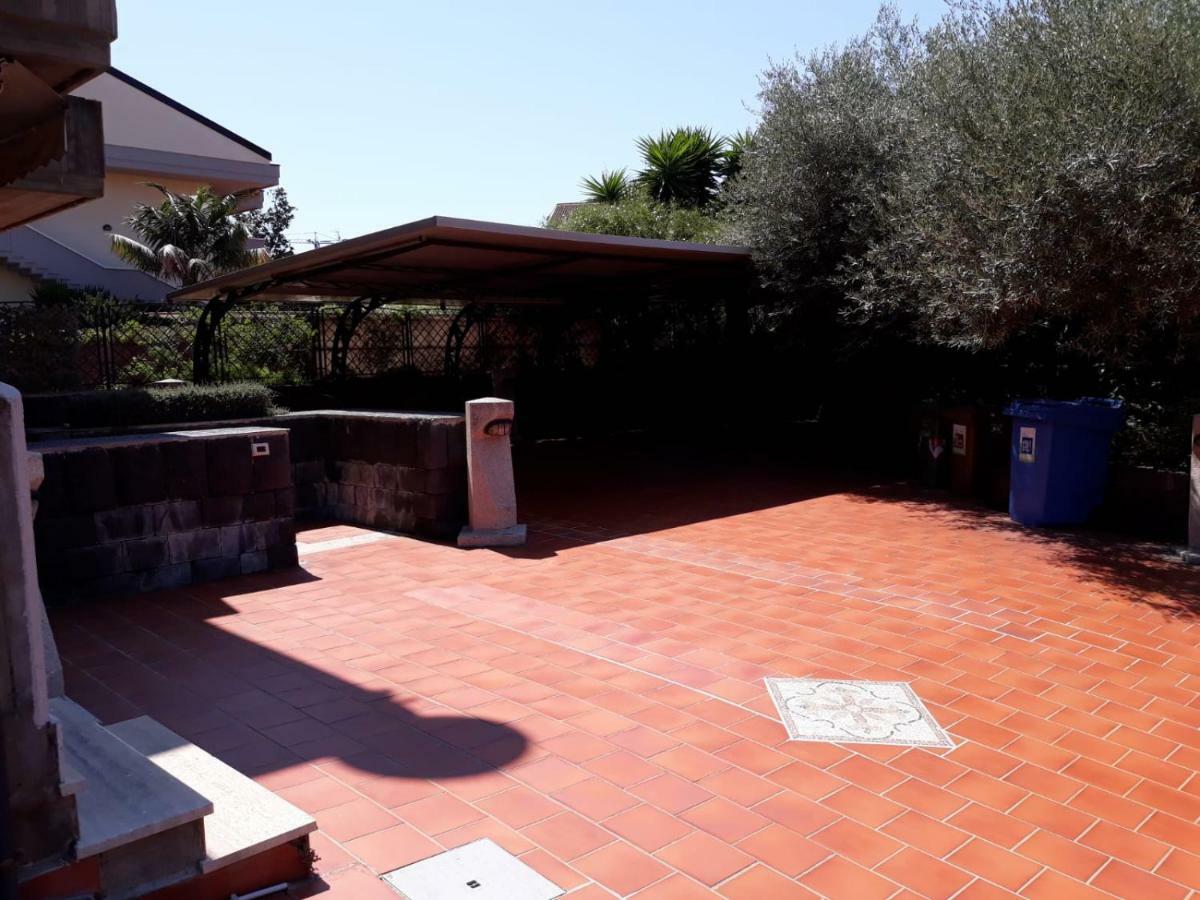 Chloe'S Apartment Acireale Ngoại thất bức ảnh