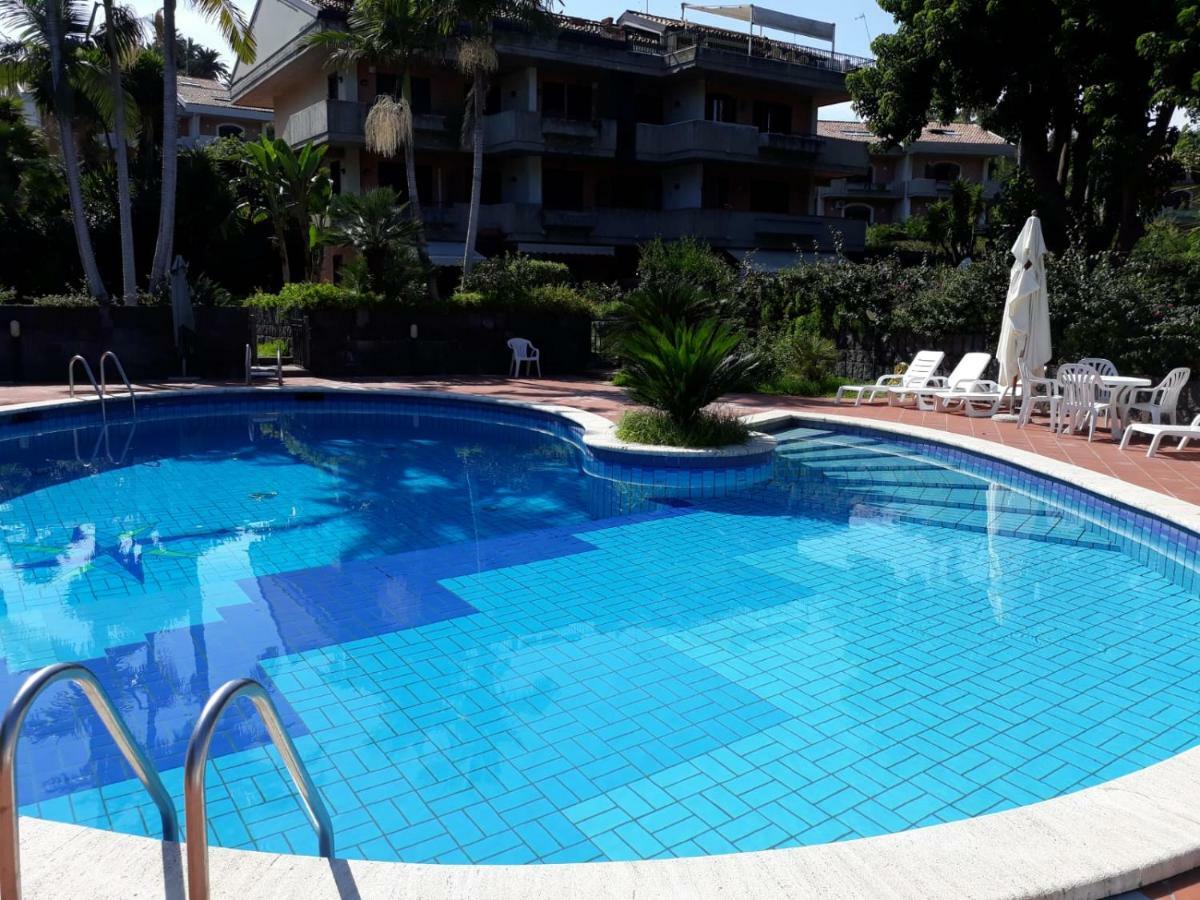 Chloe'S Apartment Acireale Ngoại thất bức ảnh